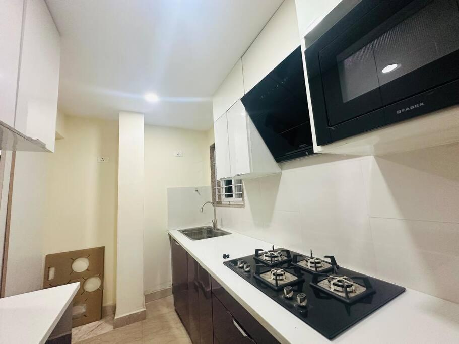 Midtown Lake View Pent House Near Hitech City Apartment *