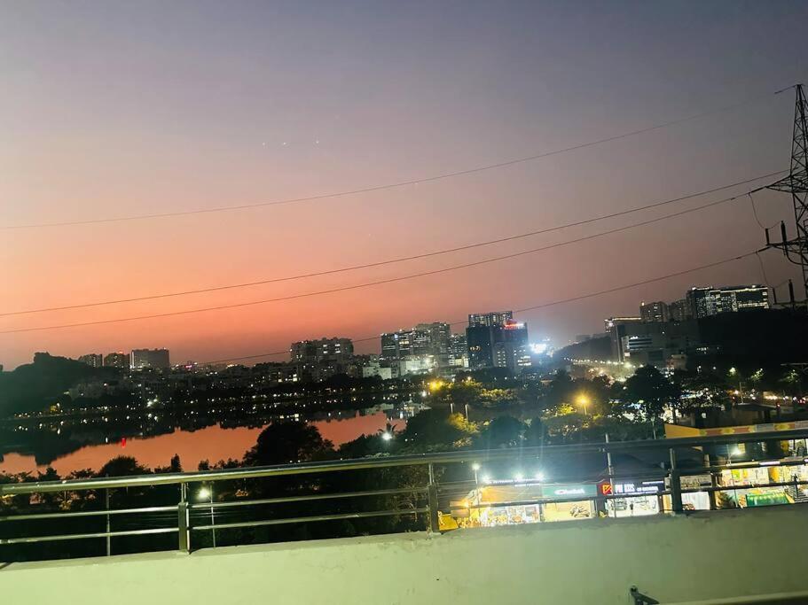 Midtown Lake View Pent House Near Hitech City Apartment *