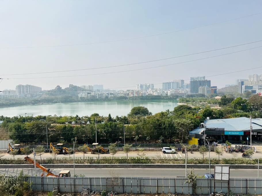 Midtown Lake View Pent House Near Hitech City *